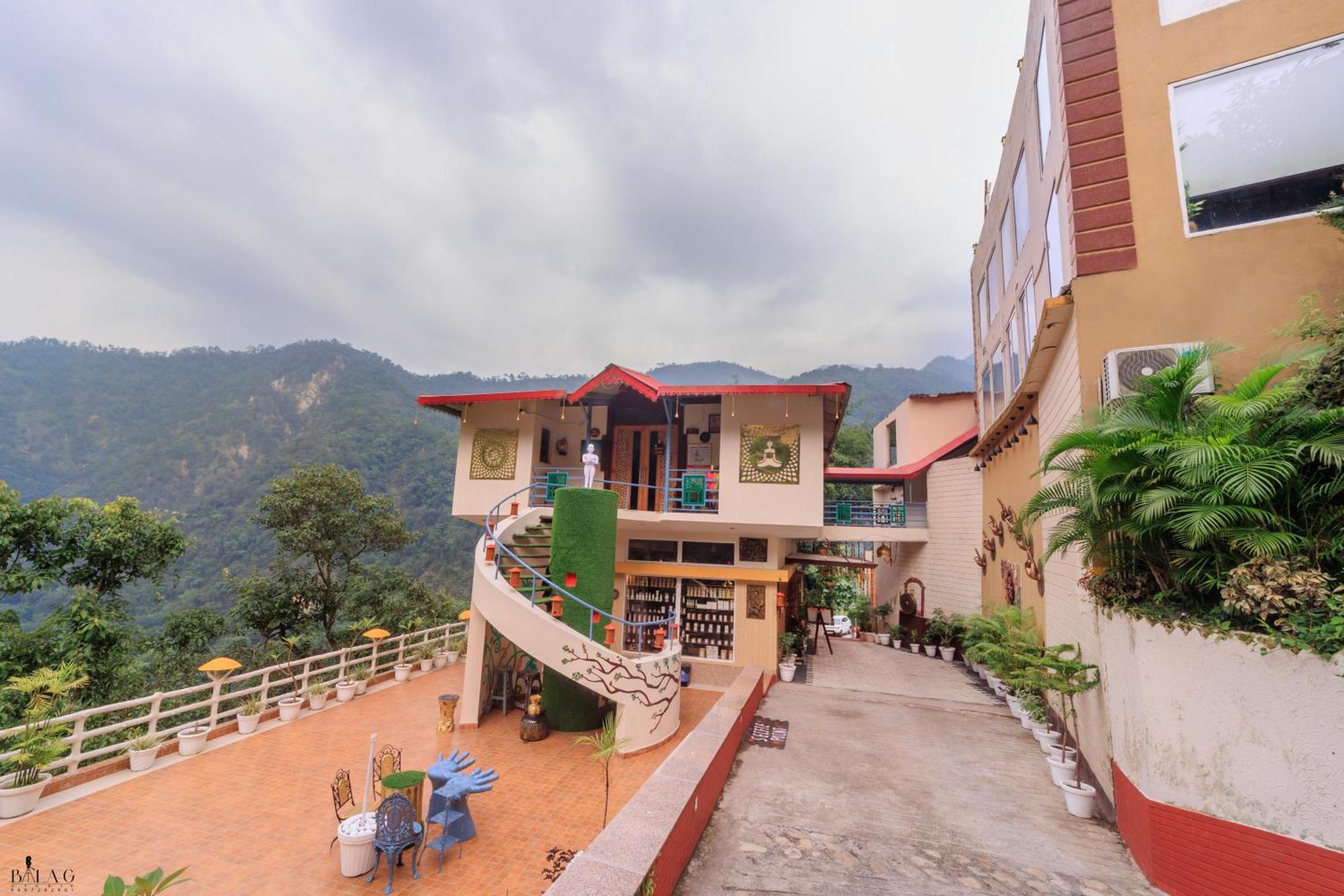 Отель Veda5 Ayurveda & Yoga Retreat Ришикеш Экстерьер фото