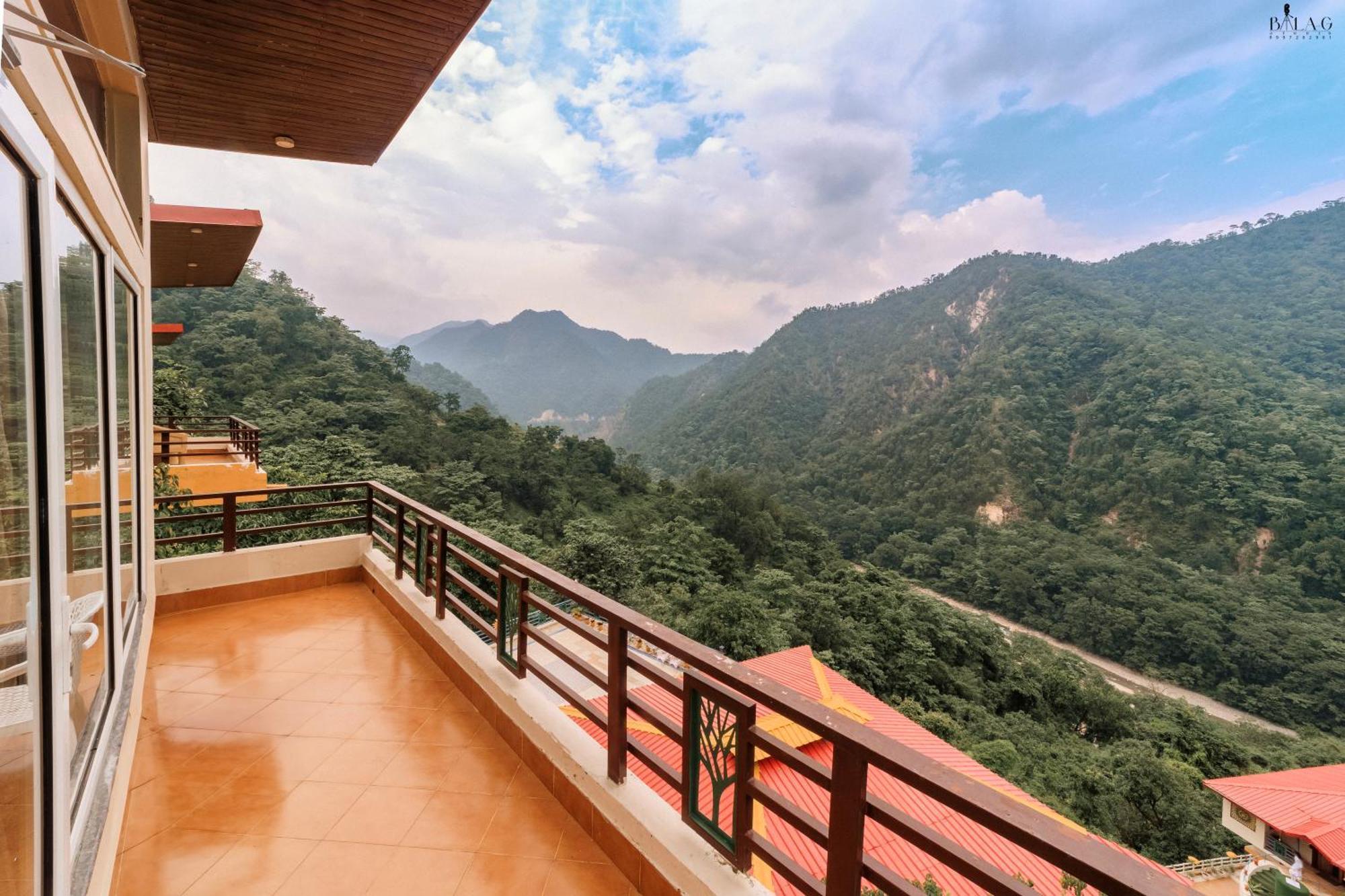 Отель Veda5 Ayurveda & Yoga Retreat Ришикеш Экстерьер фото